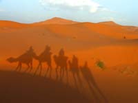 Op kamelentrek door duinen bij Merzouga