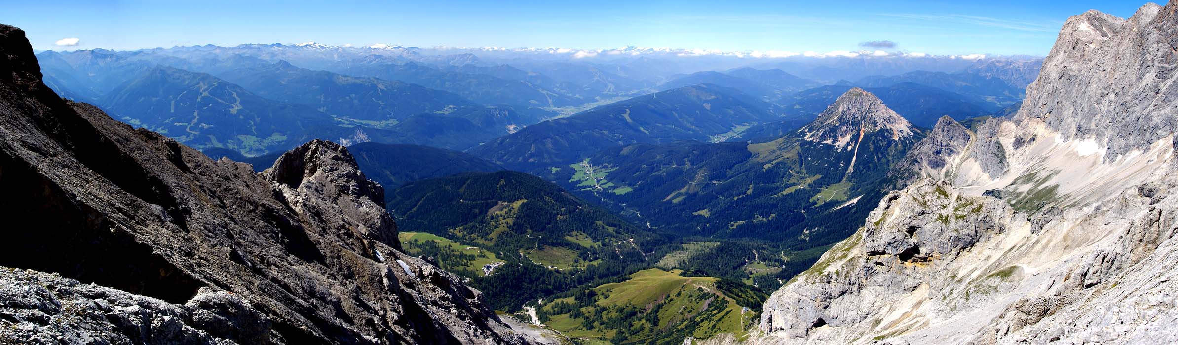 Wandeling op de zuidwand van de Dachstein, uitzicht naar het zuiden