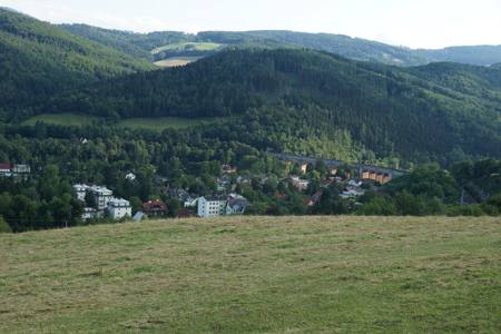 Uitzicht op Payerbach, wandeling naar de Walburgangerhütte en de Bodenwiese